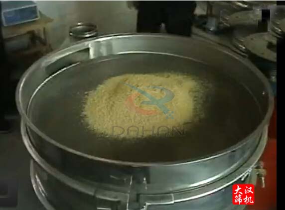 姜黃粉在超聲波振動篩分機(jī)上的試機(jī)效果